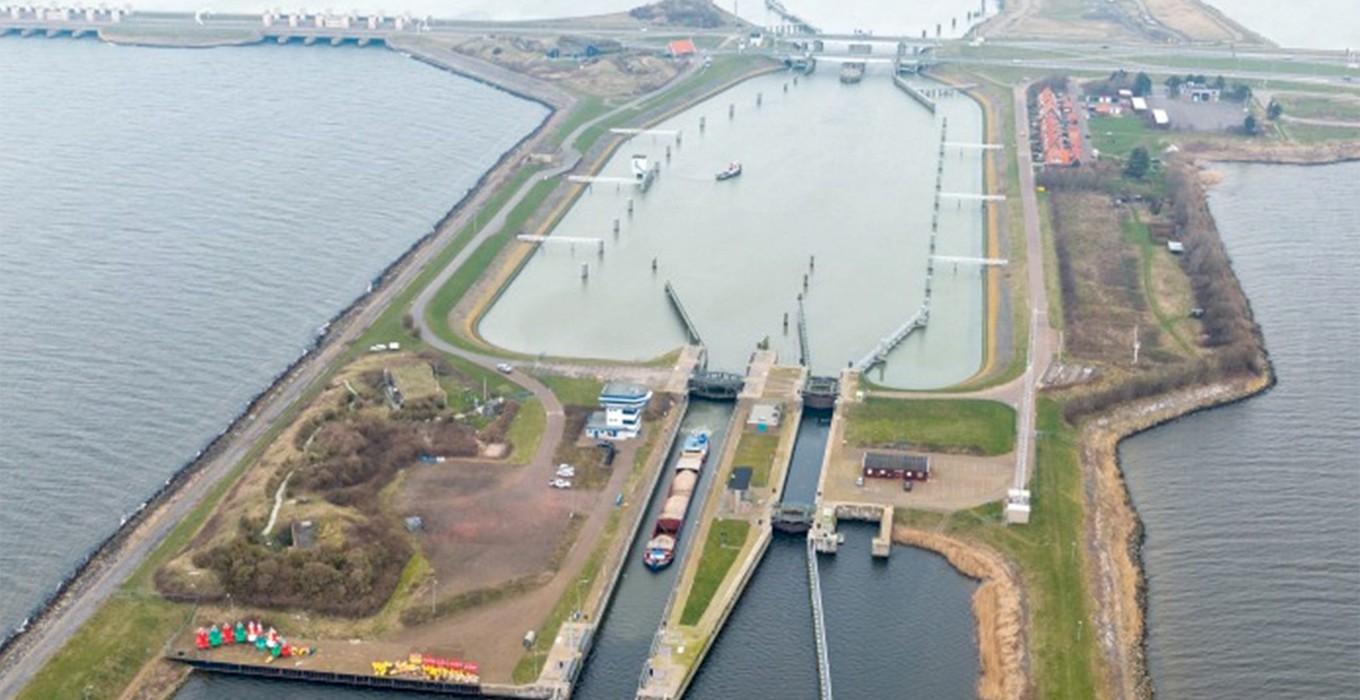 Toekomst Sluis Kornwerderzand onzeker door oplopende kosten, ondanks regionale inspanningen