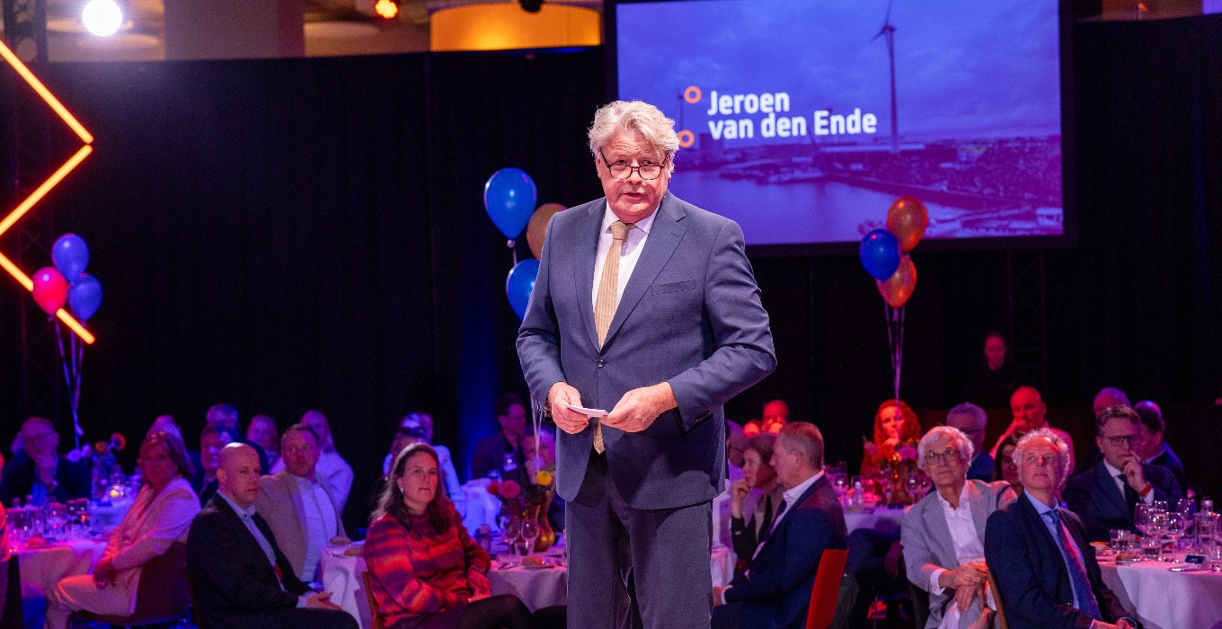 Bredere sluis Kornwerderzand en spoorterminal bovenaan verlanglijst Havenbedrijf Zwolle